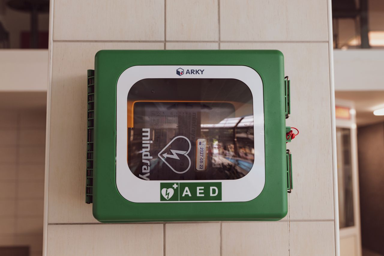 Een AED in de buurt: hoe burgerhulpverlening in jouw straat werkt